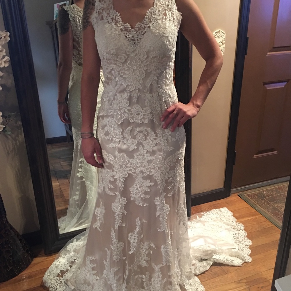 Maggie Sottero Wedding dress